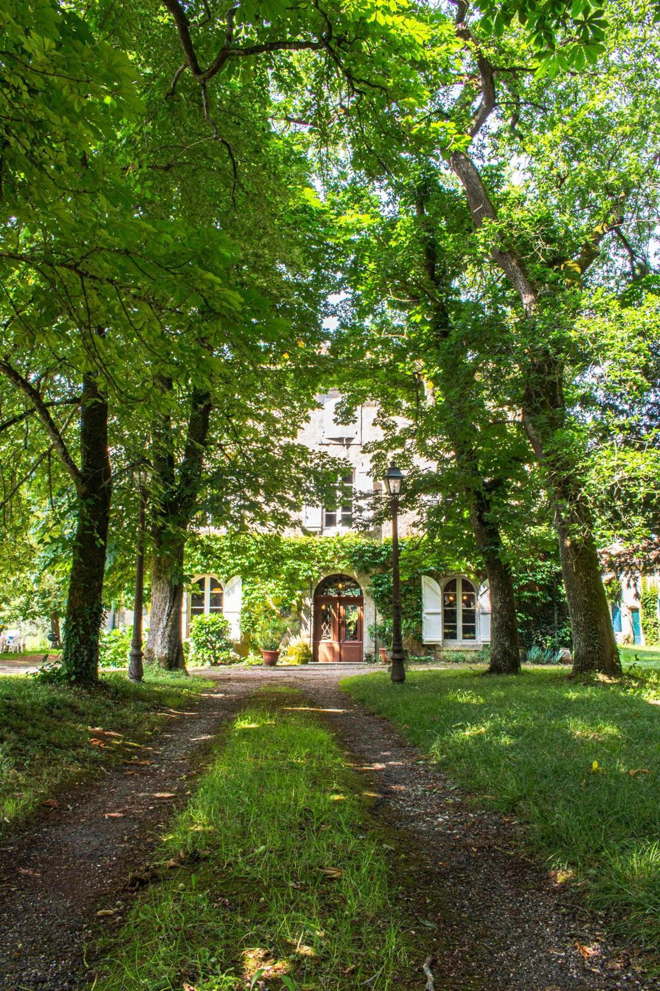 Chambres D'Hotes Dans Une Maison De Maitre A 5 Min Du Centre De Nerac Luaran gambar