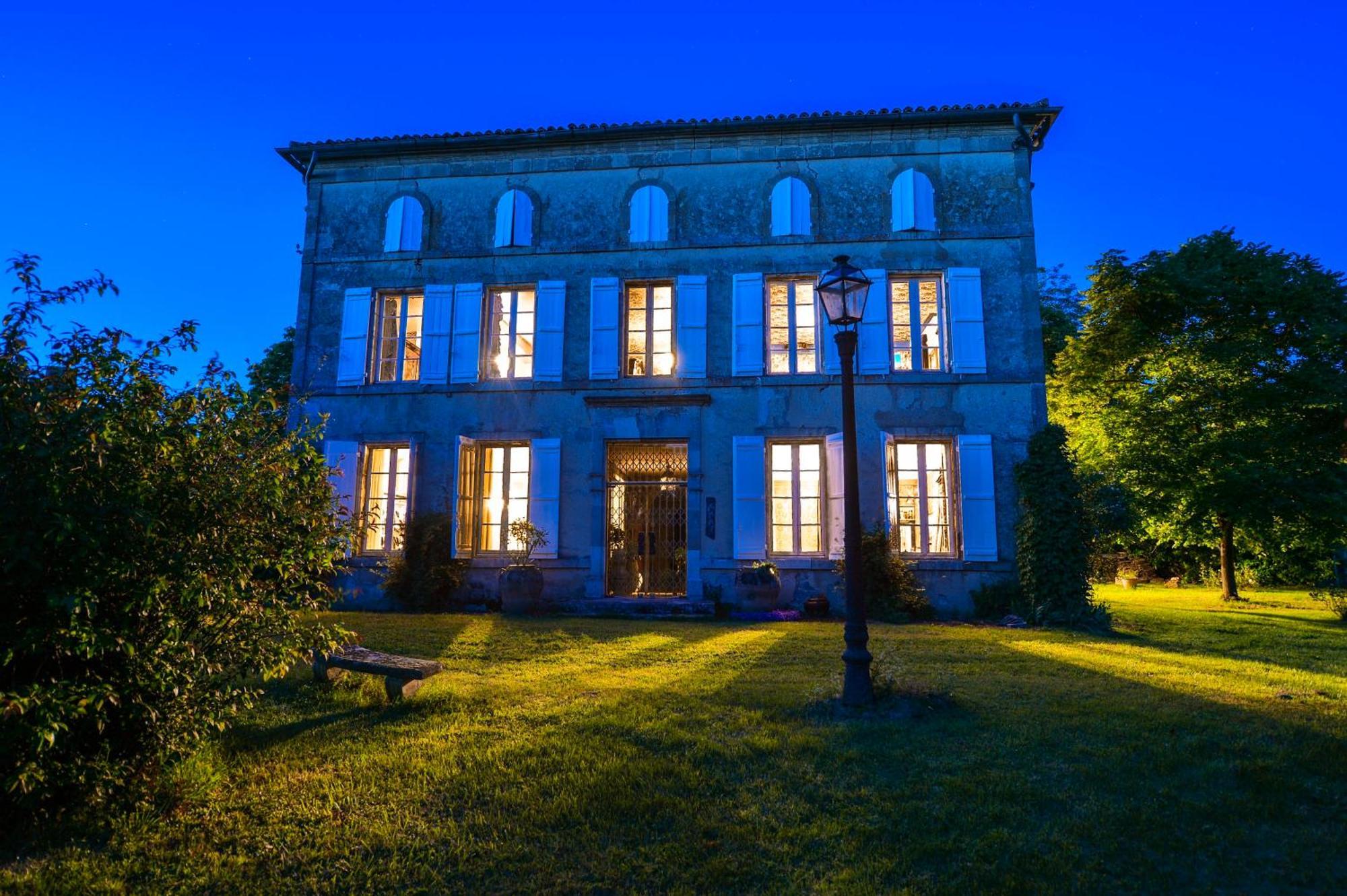 Chambres D'Hotes Dans Une Maison De Maitre A 5 Min Du Centre De Nerac Luaran gambar