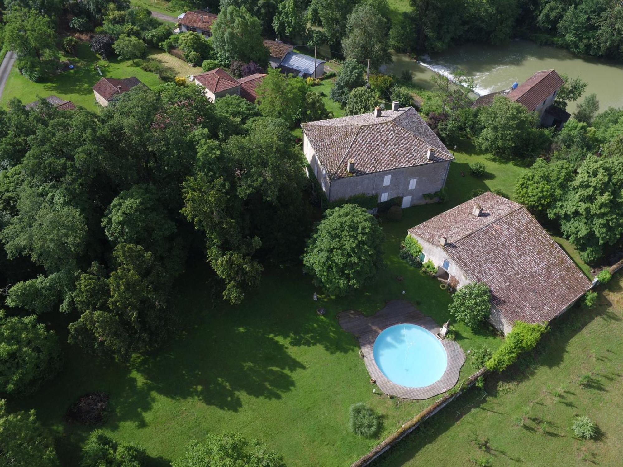 Chambres D'Hotes Dans Une Maison De Maitre A 5 Min Du Centre De Nerac Luaran gambar