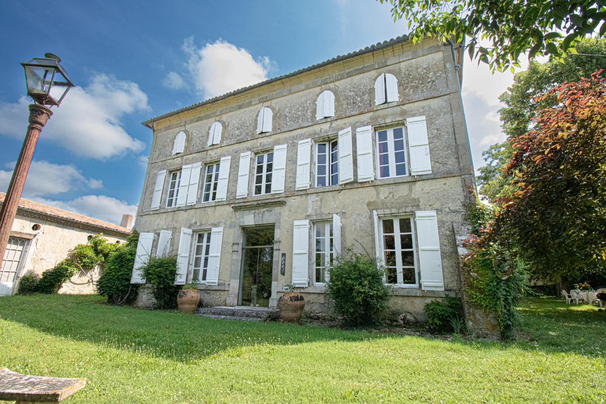 Chambres D'Hotes Dans Une Maison De Maitre A 5 Min Du Centre De Nerac Luaran gambar